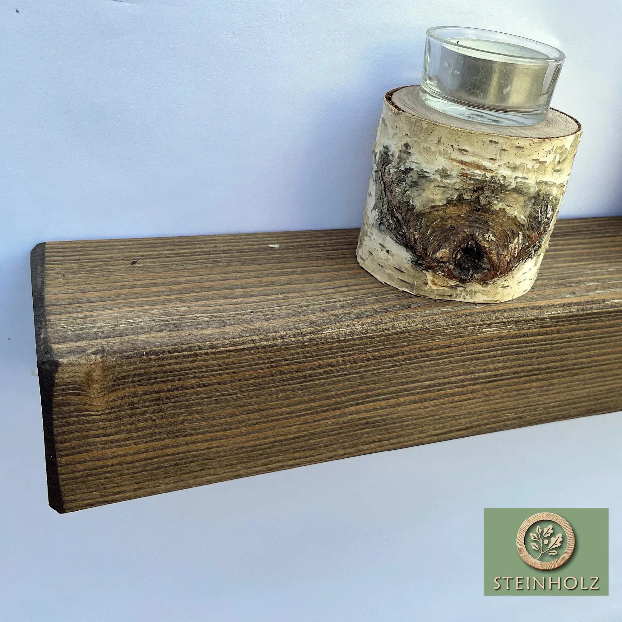 Schmales Wandregal aus Massivholz – Platzsparendes Design mit natürlichem Charme steinholz