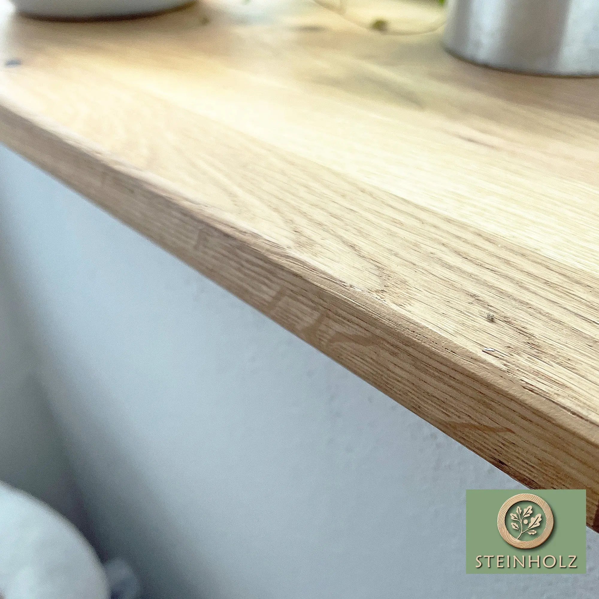 Fensterbank aus massiver Wildeiche, 20 mm – Maßgefertigt, natürlich & zeitlos steinholz