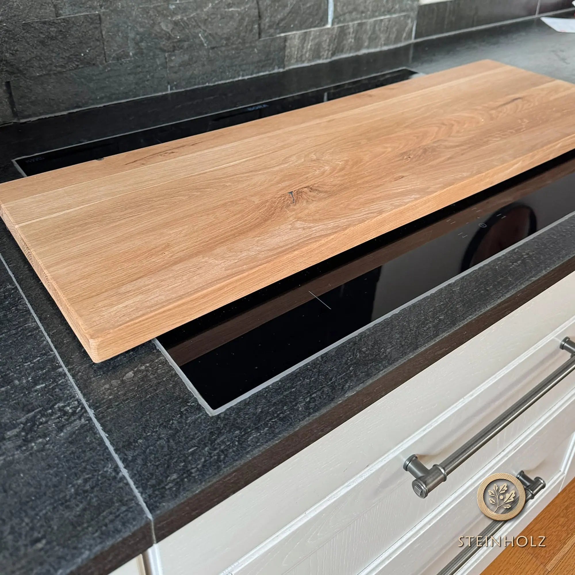 Kochfeldabdeckung aus Wildeiche – Praktisch, stilvoll & funktional für Ihre Küche steinholz