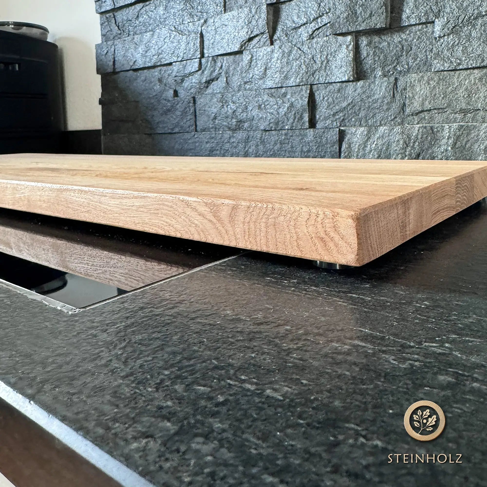 Kochfeldabdeckung aus Wildeiche – Praktisch, stilvoll & funktional für Ihre Küche steinholz