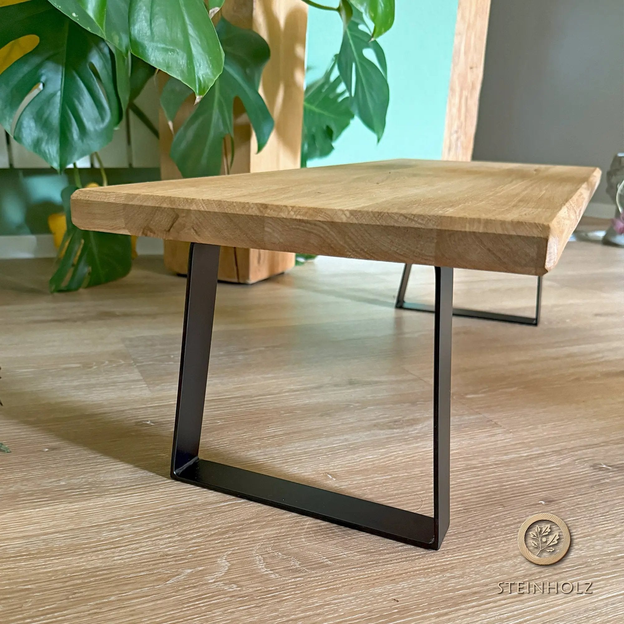 Blumenbank aus Wildeiche – Stilvolles Design für Pflanzen und Deko, das jedem Raum Eleganz und ein natürliches Flair verleiht.  Steinholz