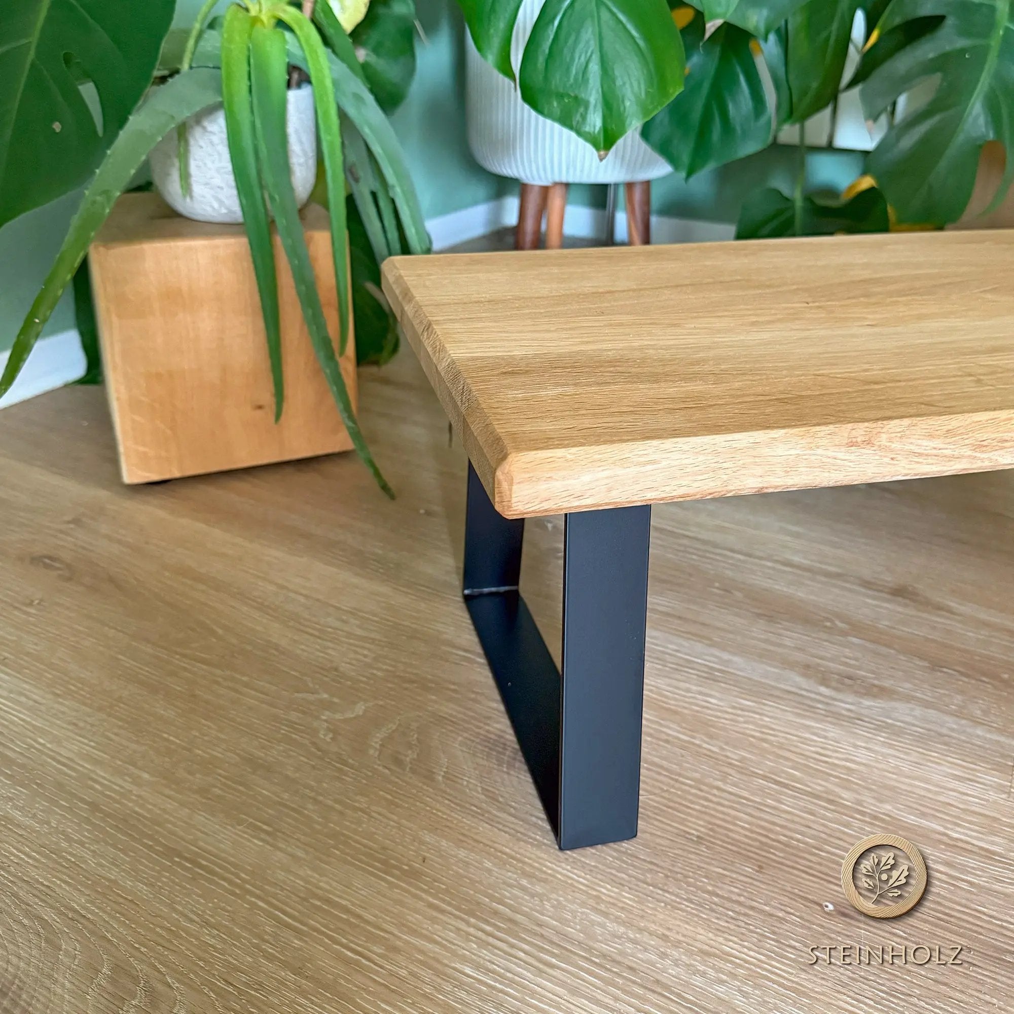 Blumenbank aus Wildeiche – Stilvolles Design für Pflanzen und Deko, das jedem Raum Eleganz und ein natürliches Flair verleiht.  Steinholz