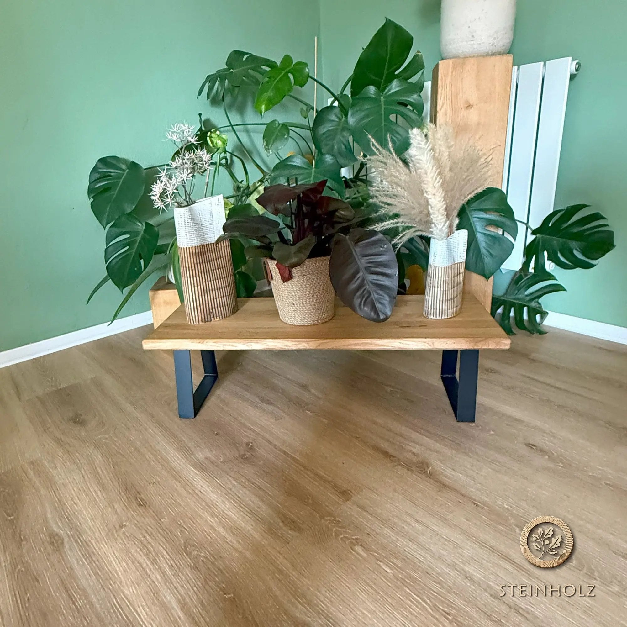 Blumenbank aus Wildeiche – Stilvolles Design für Pflanzen und Deko, das jedem Raum Eleganz und ein natürliches Flair verleiht.  Steinholz