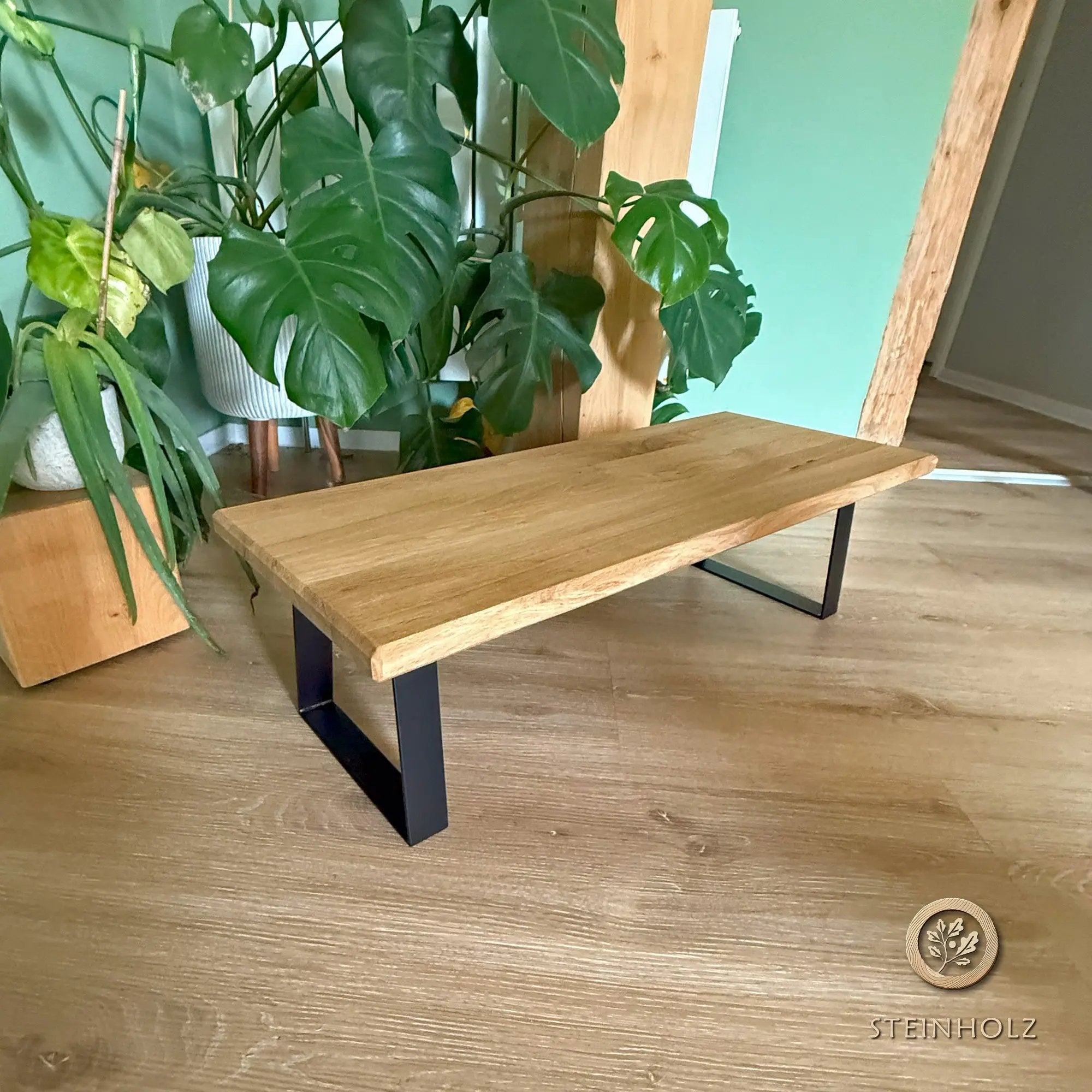 Blumenbank aus Wildeiche – Stilvolles Design für Pflanzen und Deko, das jedem Raum Eleganz und ein natürliches Flair verleiht.  Steinholz
