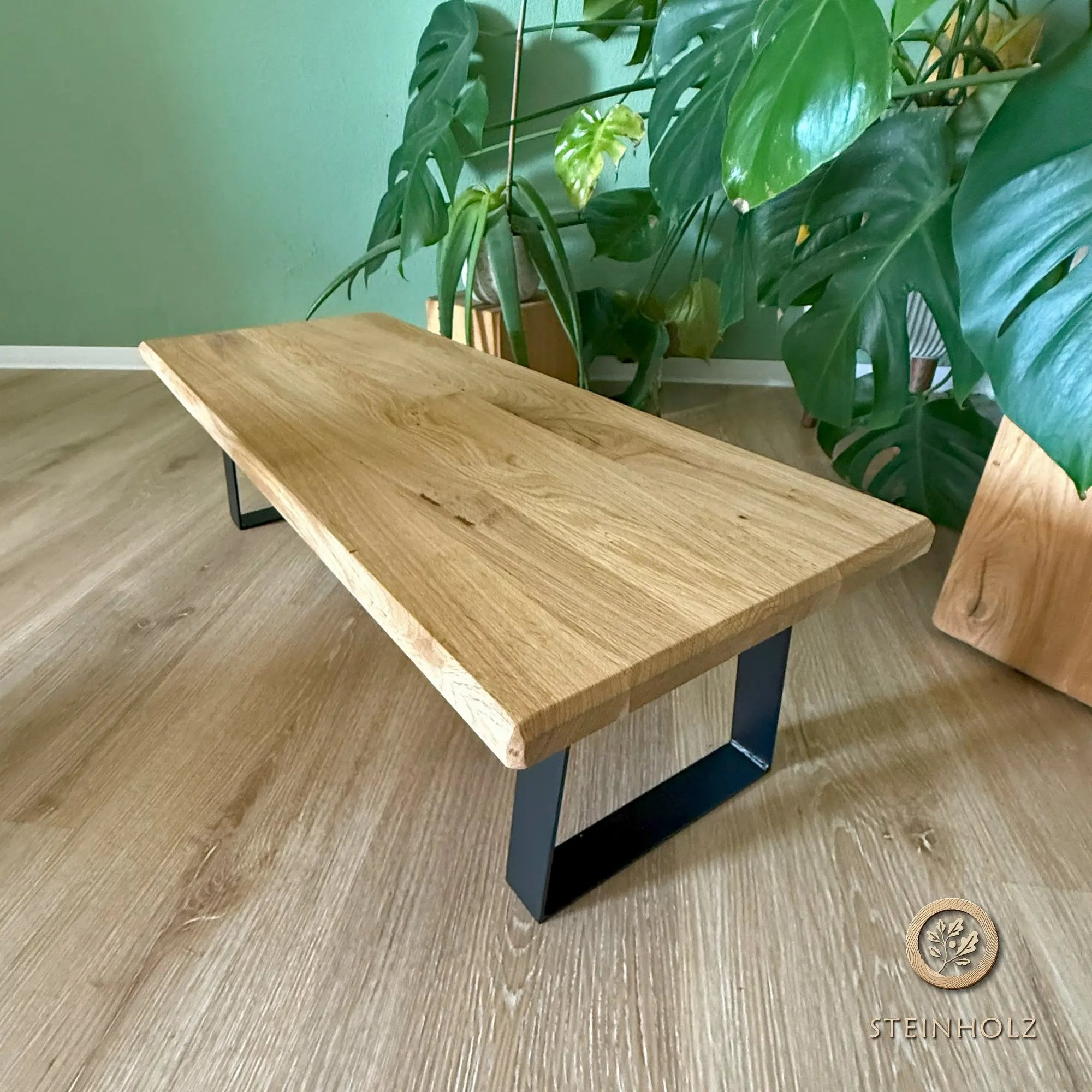 Blumenbank aus Wildeiche – Stilvolles Design für Pflanzen und Deko, das jedem Raum Eleganz und ein natürliches Flair verleiht.  Steinholz