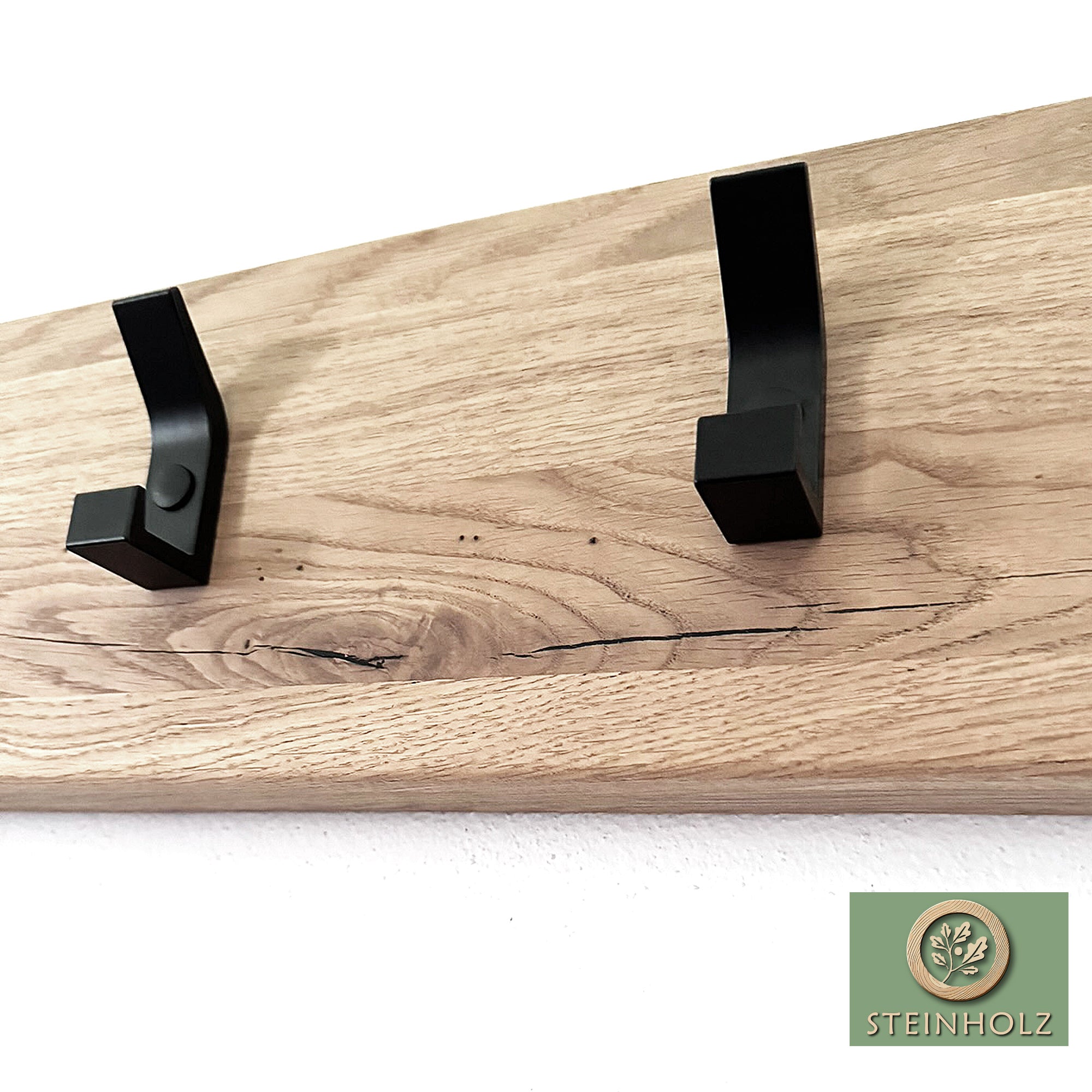 Massive Garderobe aus Eiche – Stilvolles Design mit schwarzen Metallhaken