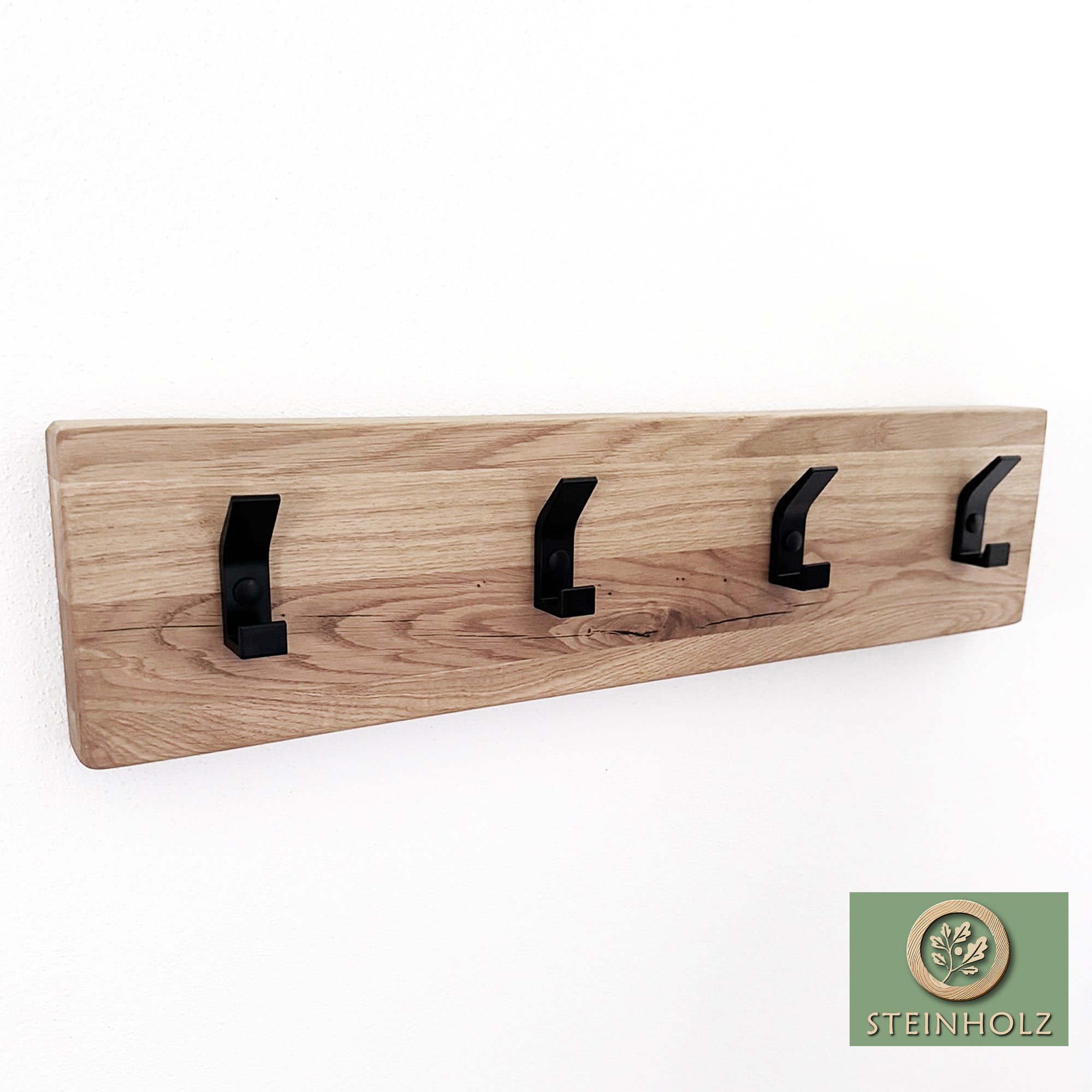 Massive Garderobe aus Eiche – Stilvolles Design mit schwarzen Metallhaken