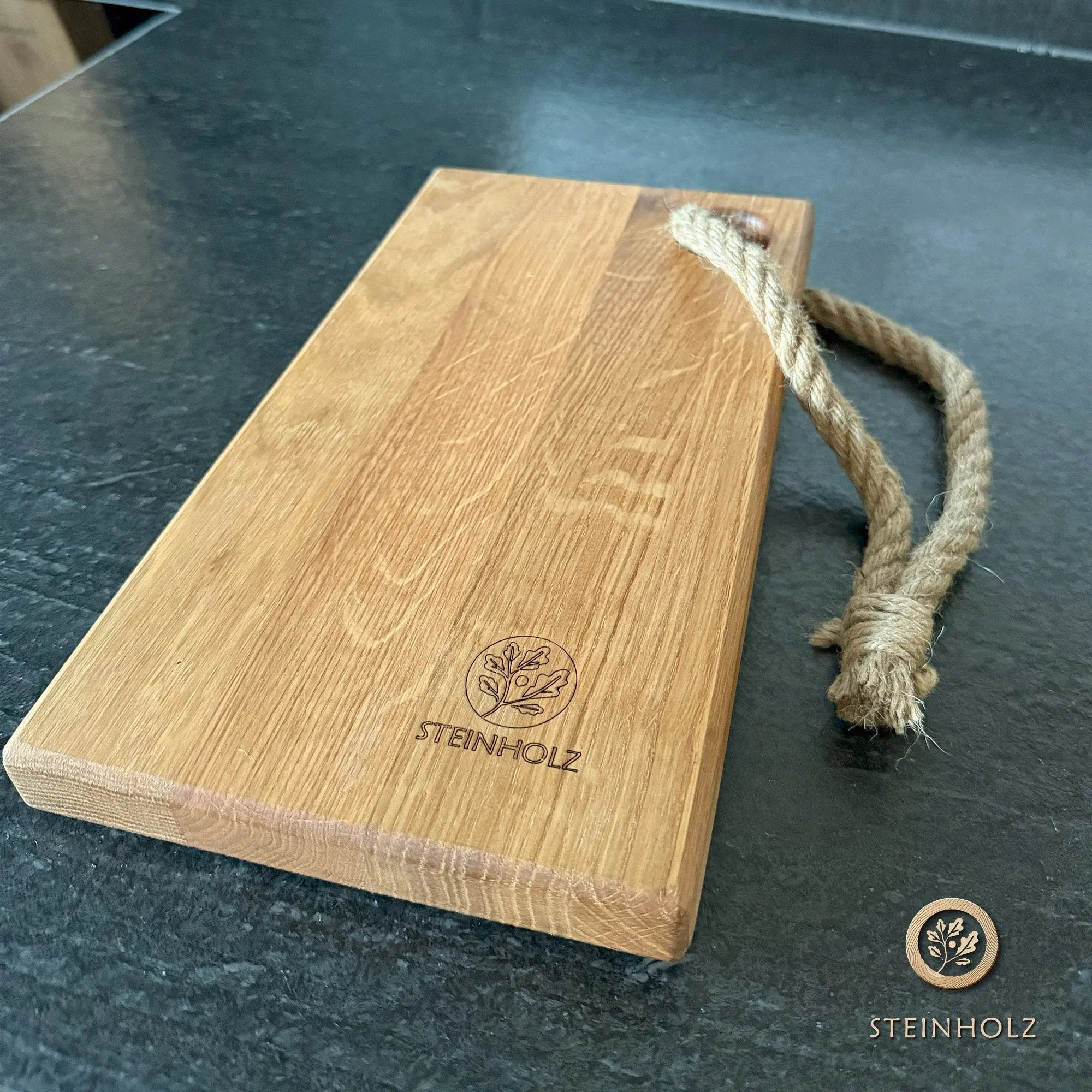 Schneidebrett aus Eiche mit Baumkante – Robust, stilvoll und einzigartig  Steinholz