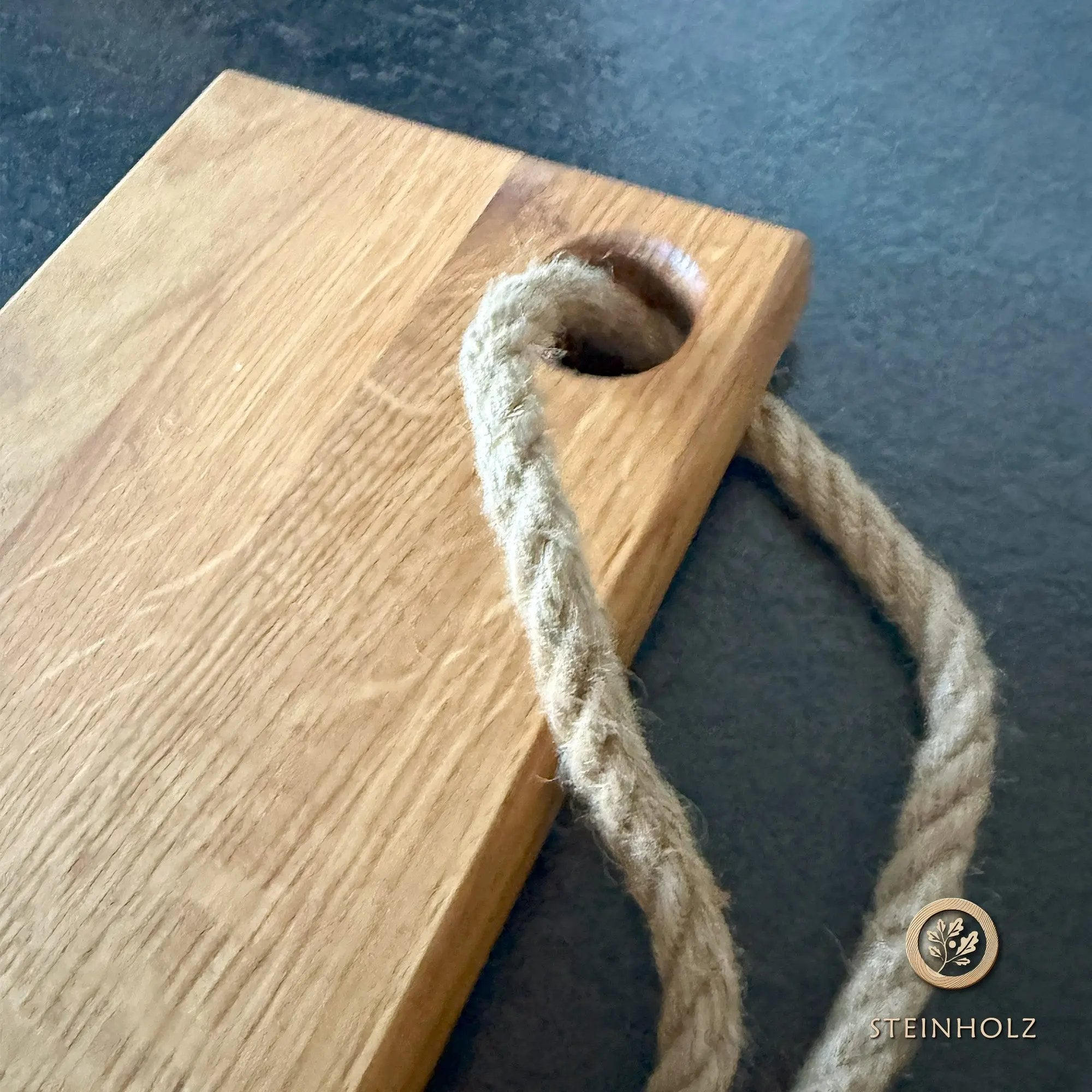 Schneidebrett aus Eiche mit Baumkante – Robust, stilvoll und einzigartig  Steinholz