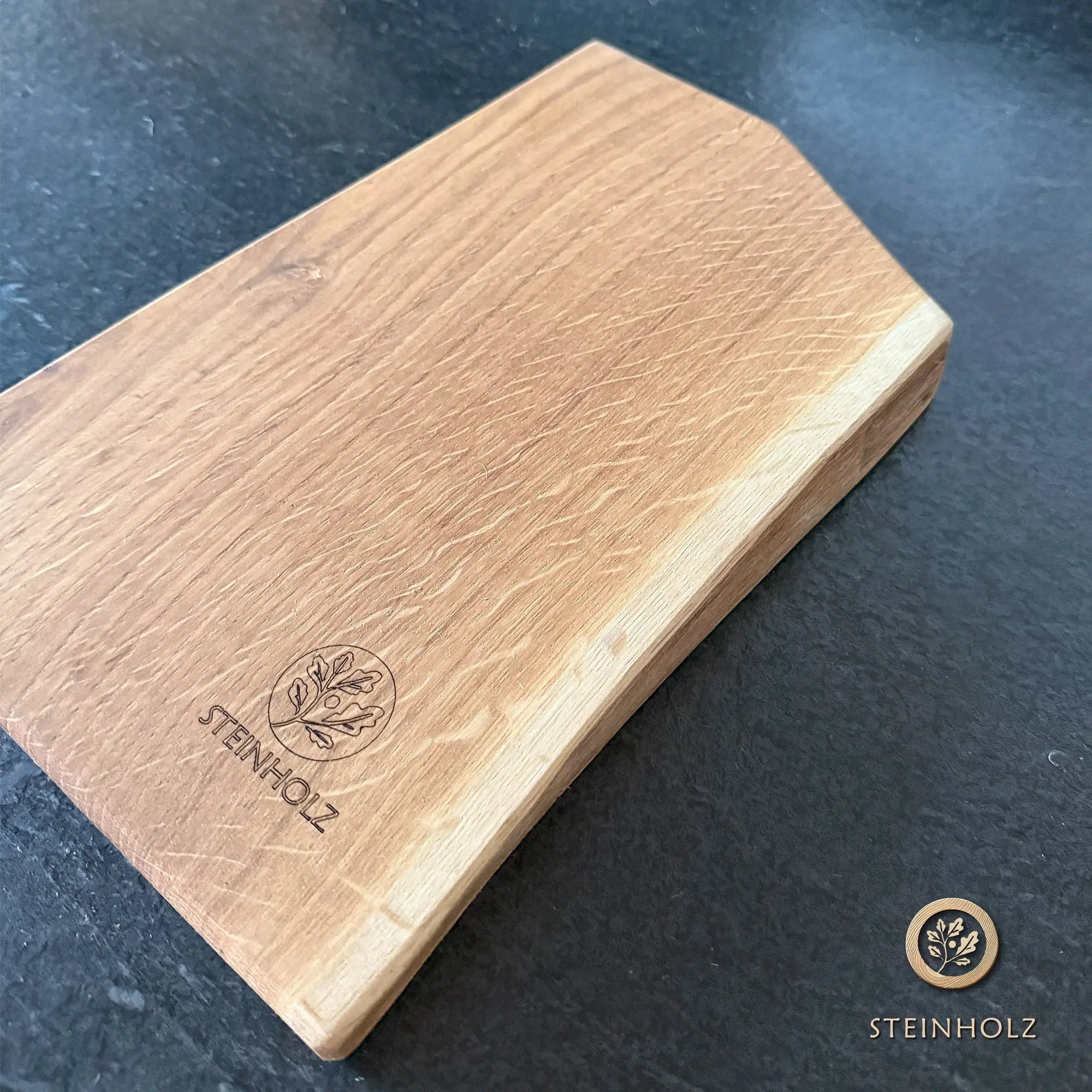 Schneidebrett aus Eiche mit Baumkante – Robust, stilvoll und einzigartig  Steinholz
