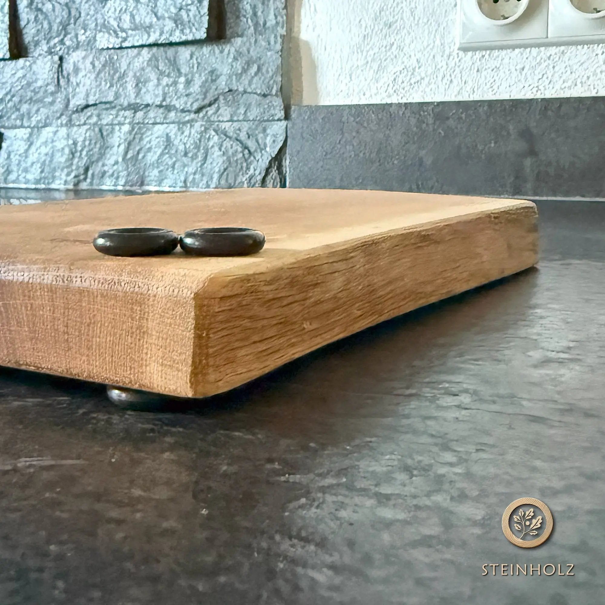 Schneidebrett aus Eiche mit Baumkante – Robust, stilvoll und einzigartig  Steinholz