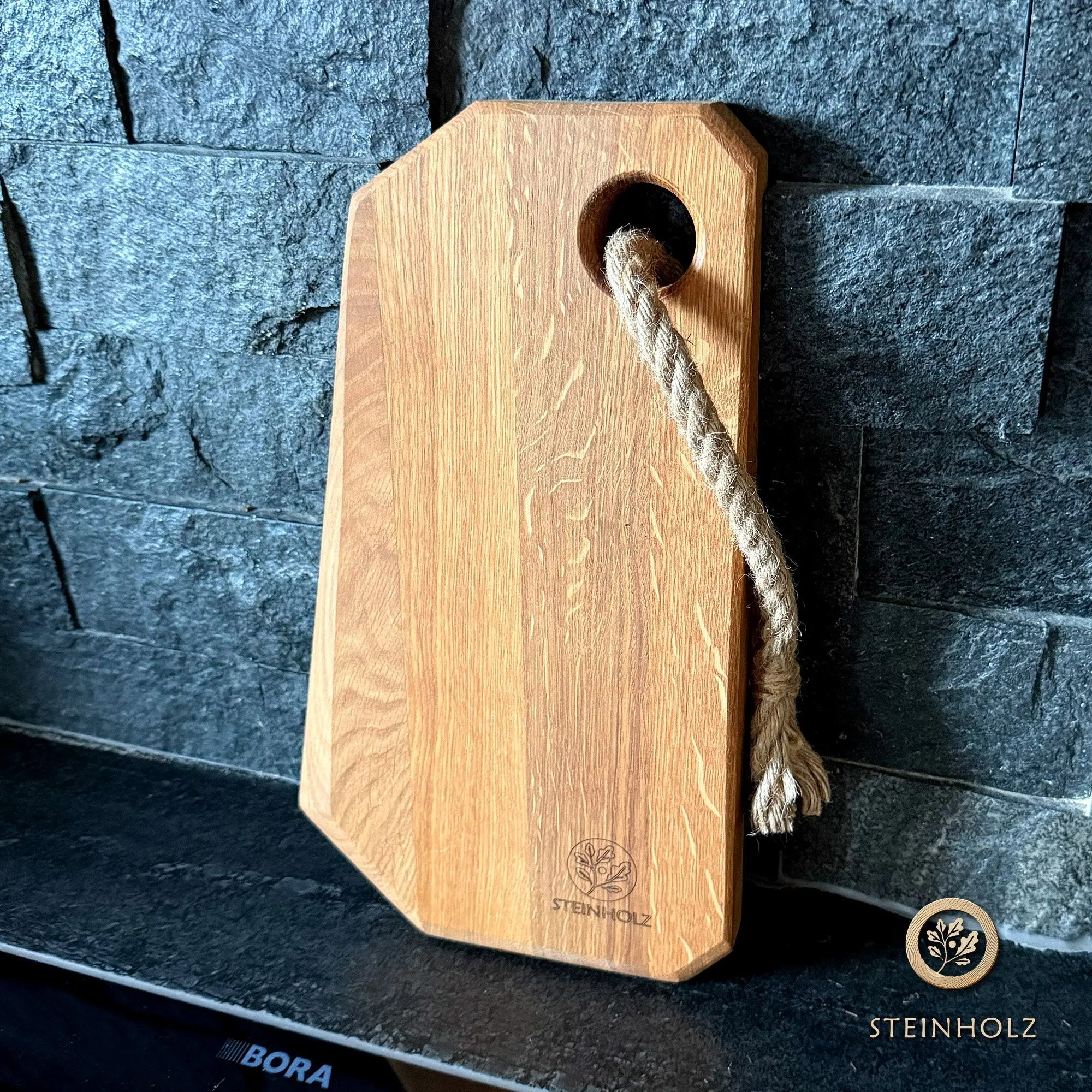 Schneidebrett aus Eiche mit Baumkante – Robust, stilvoll und einzigartig  Steinholz