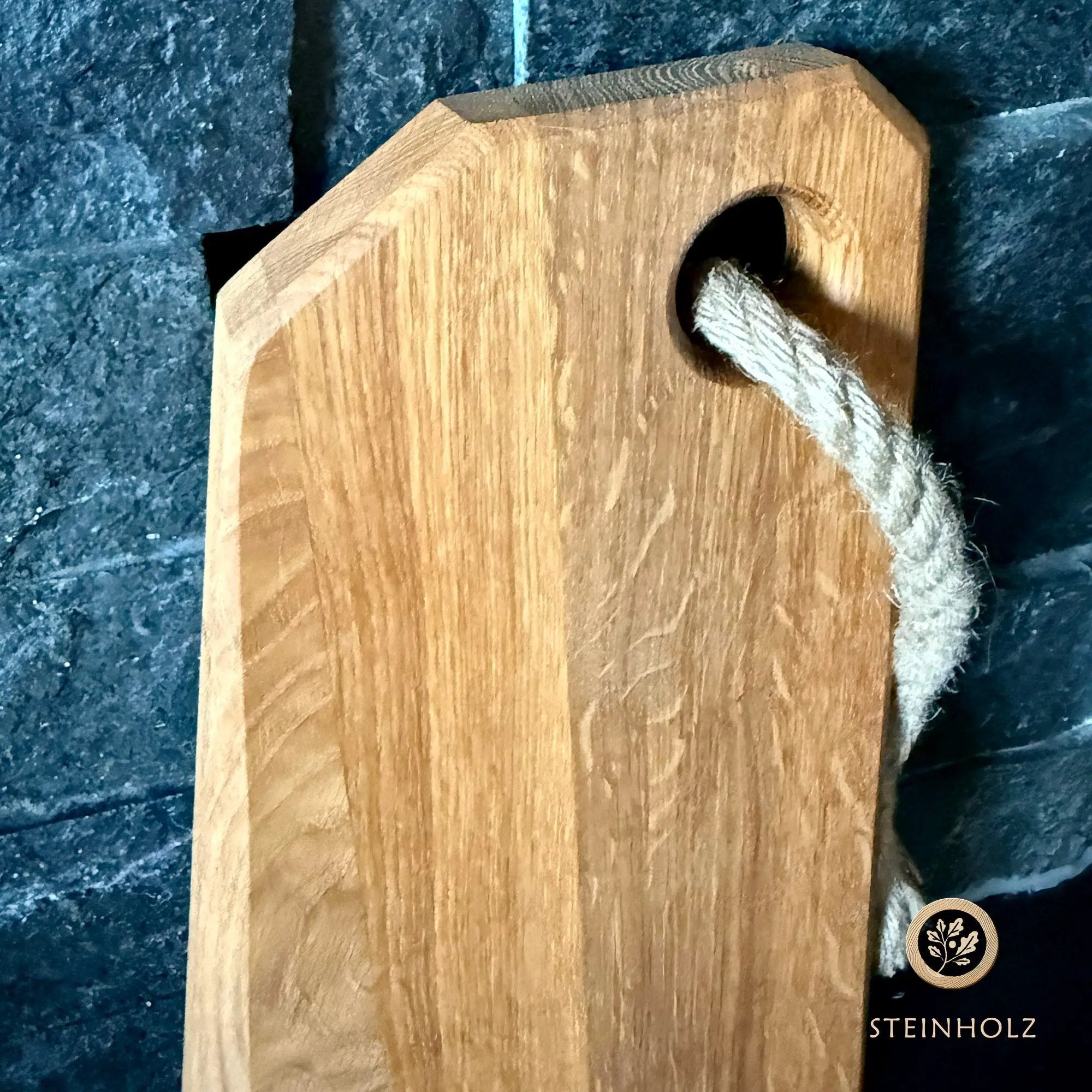 Schneidebrett aus Eiche mit Baumkante – Robust, stilvoll und einzigartig  Steinholz