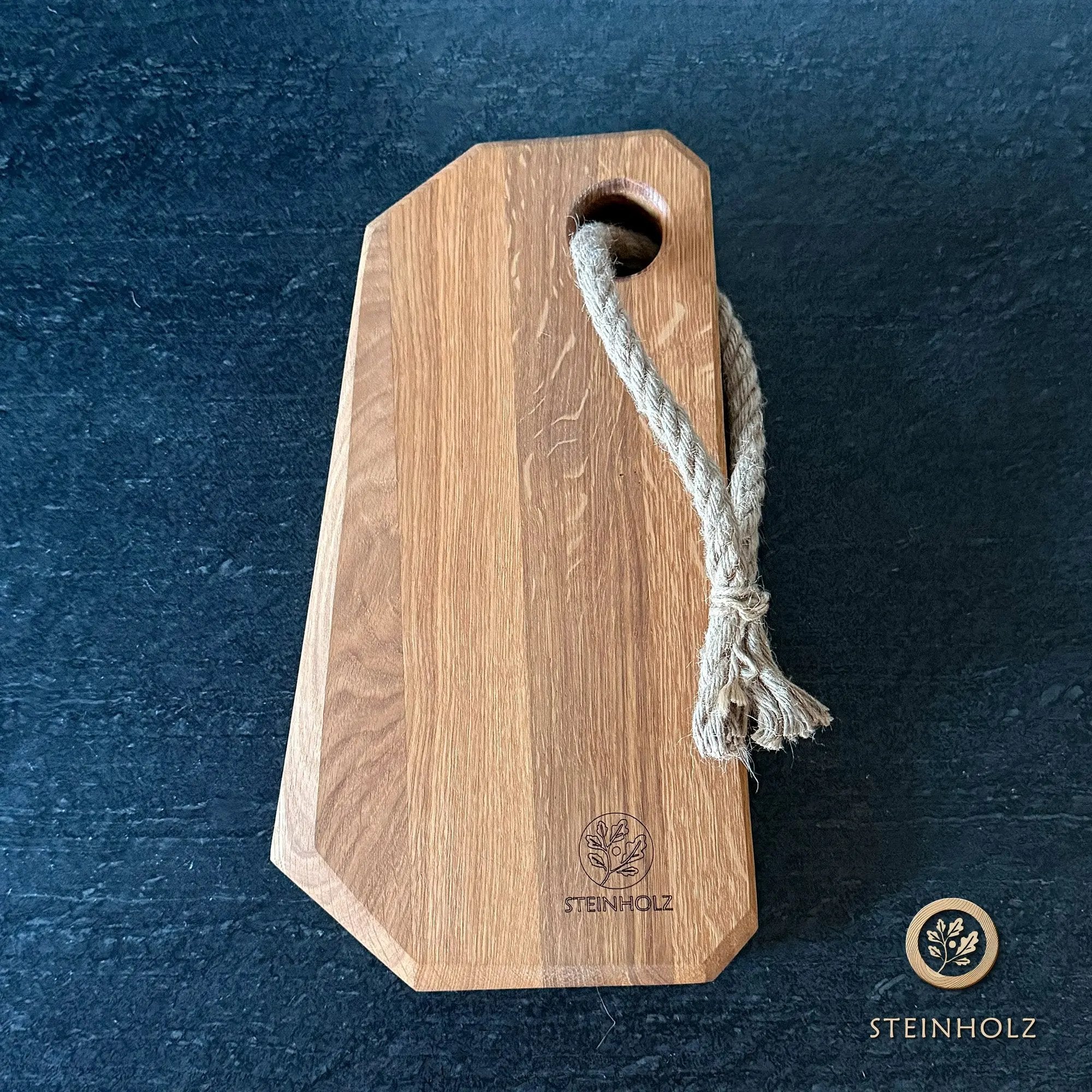 Schneidebrett aus Eiche mit Baumkante – Robust, stilvoll und einzigartig  Steinholz