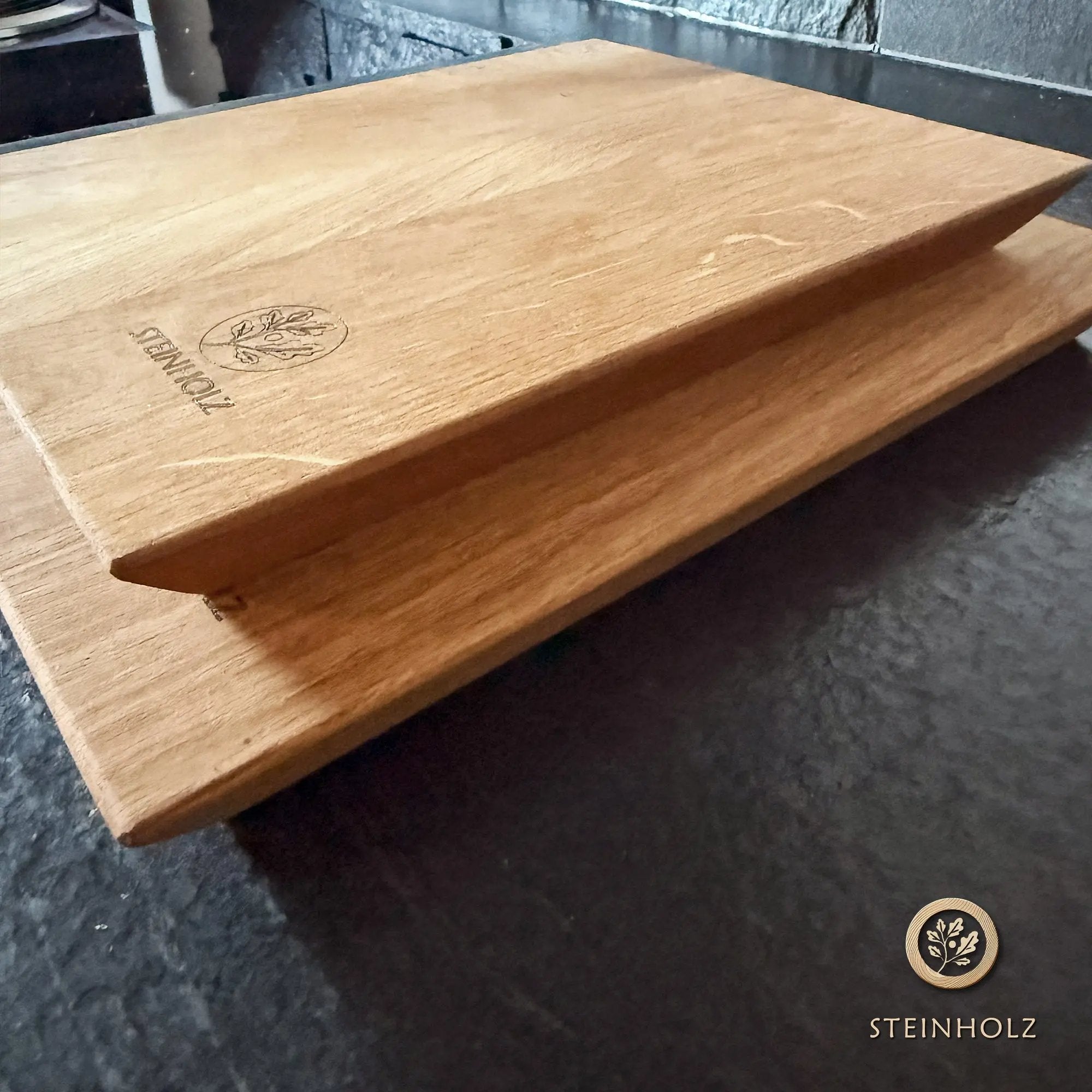 Schneidebrett aus Eiche mit Baumkante – Robust, stilvoll und einzigartig  Steinholz