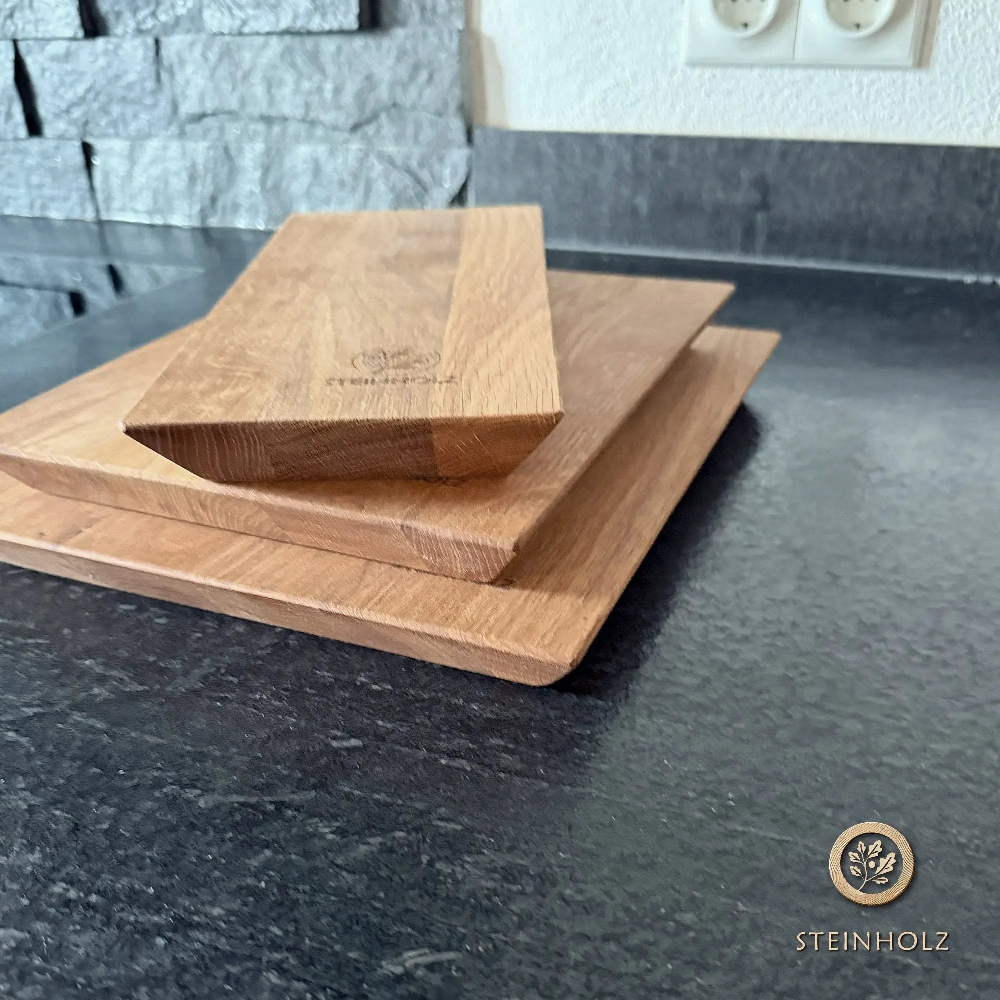 Schneidebrett aus Eiche mit Baumkante – Robust, stilvoll und einzigartig  Steinholz