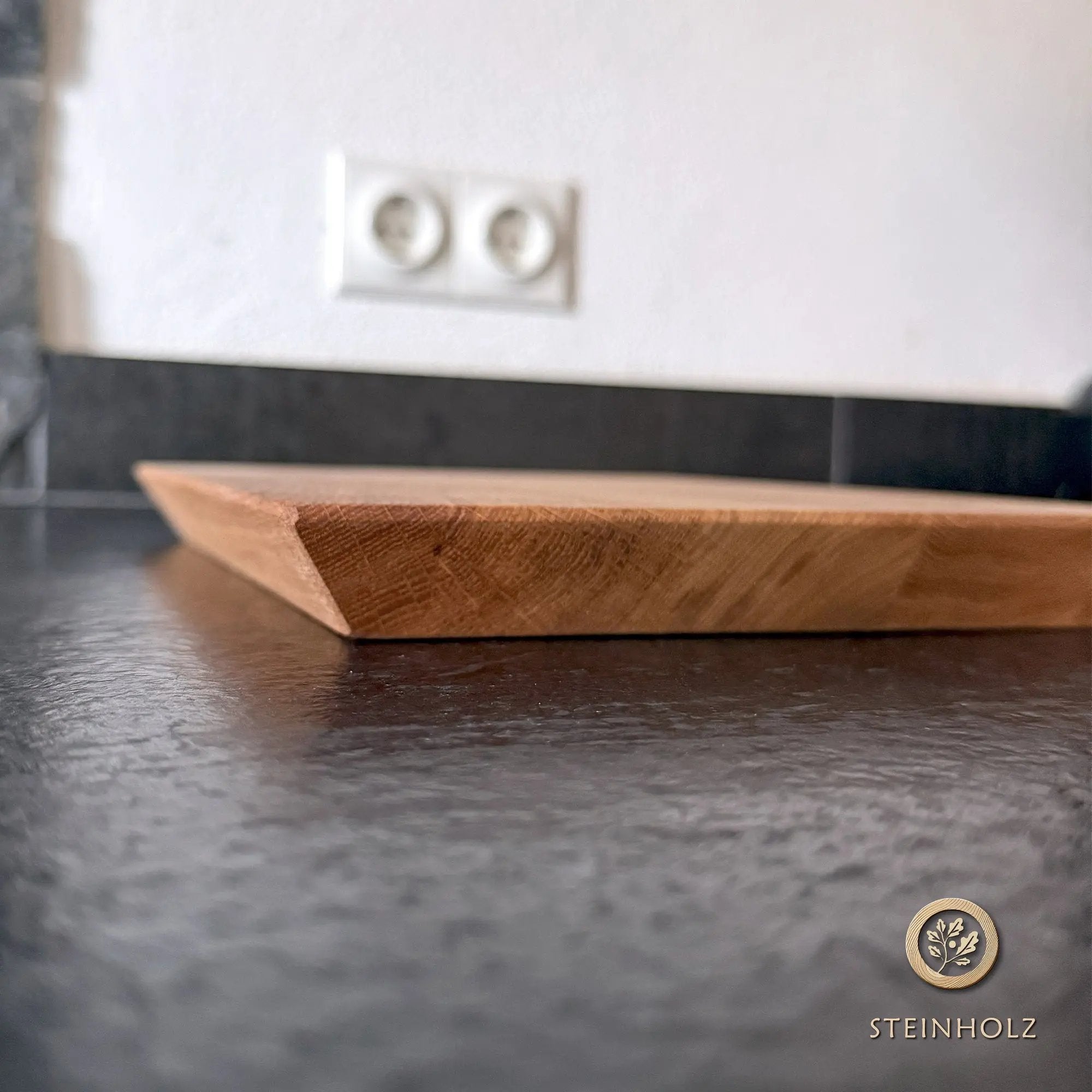 Schneidebrett aus Eiche mit Baumkante – Robust, stilvoll und einzigartig  Steinholz