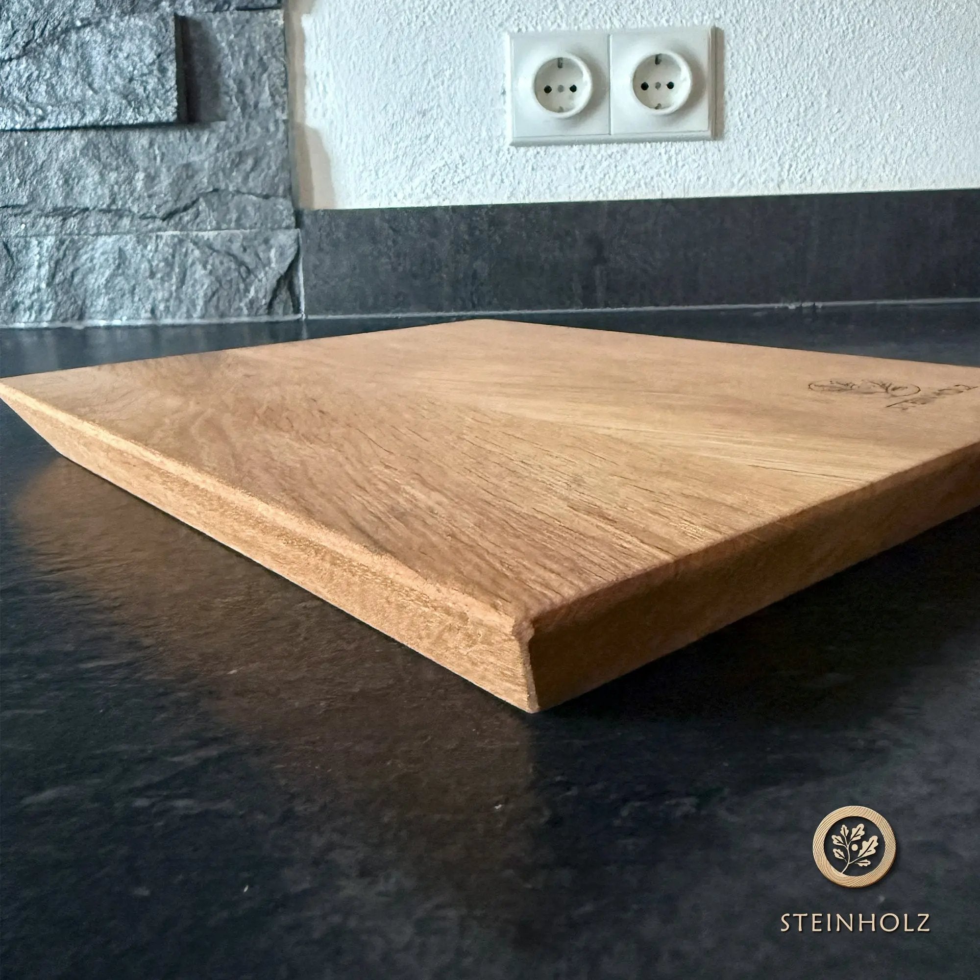 Schneidebrett aus Eiche mit Baumkante – Robust, stilvoll und einzigartig  Steinholz