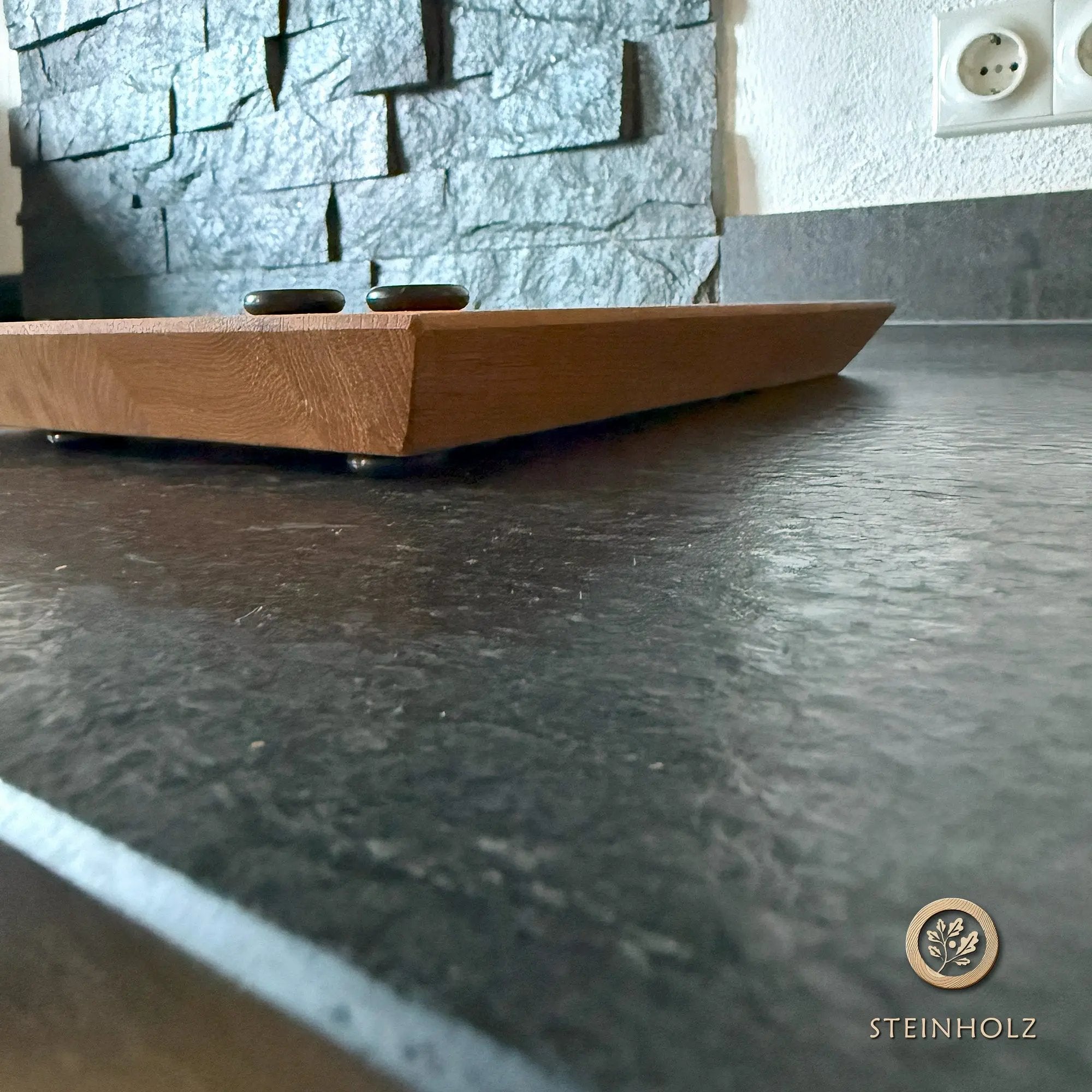 Schneidebrett aus Eiche mit Baumkante – Robust, stilvoll und einzigartig  Steinholz