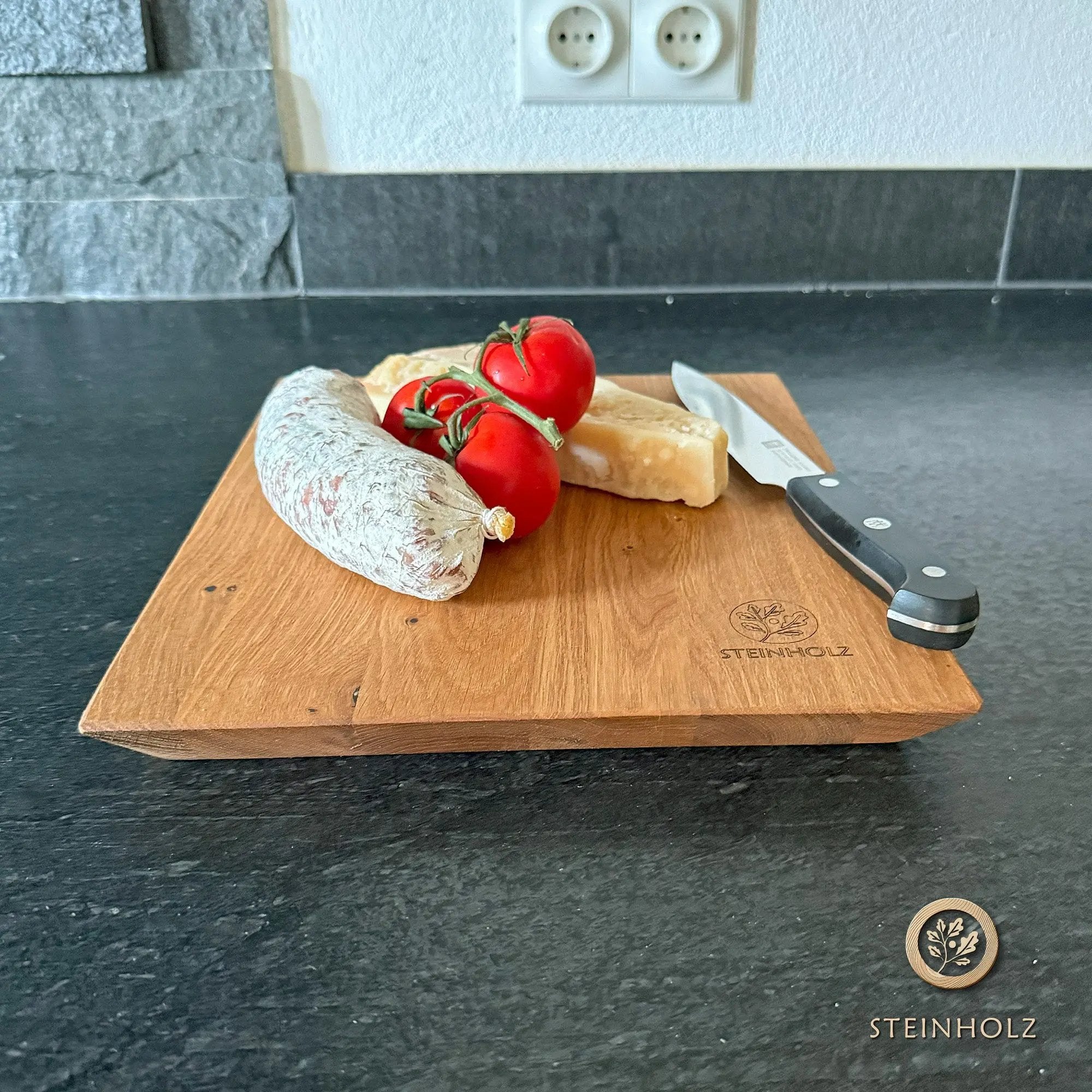 Schneidebrett aus Eiche mit Baumkante – Robust, stilvoll und einzigartig  Steinholz