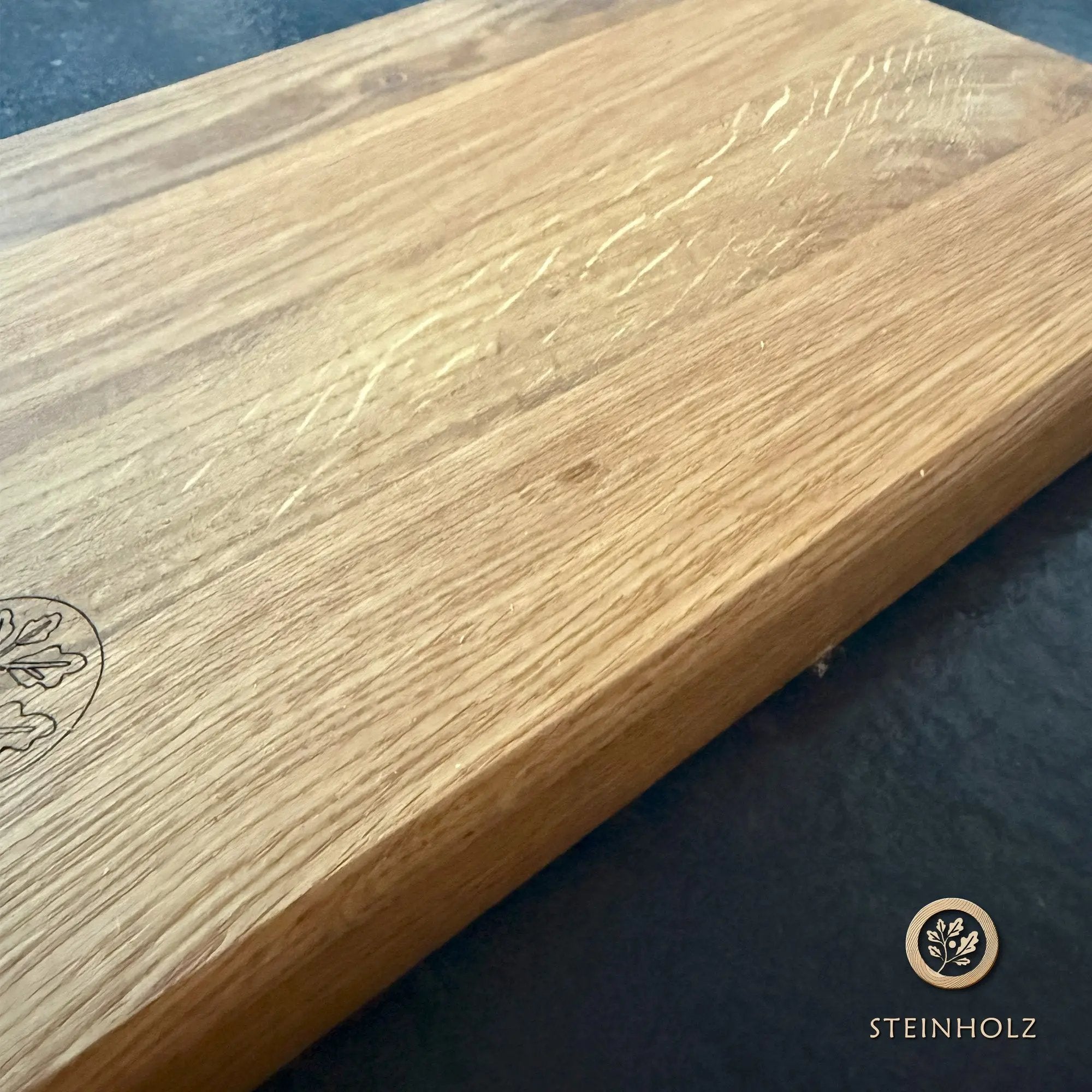 Schneidebrett aus Eiche mit Baumkante – Robust, stilvoll und einzigartig  Steinholz