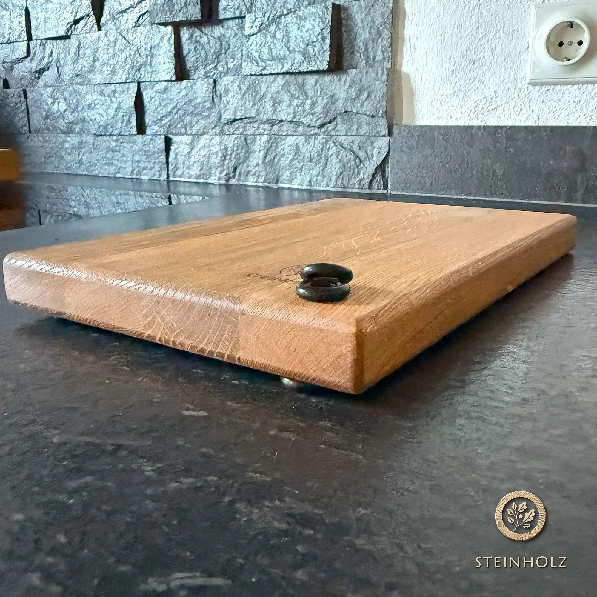Schneidebrett aus Eiche mit Baumkante – Robust, stilvoll und einzigartig  Steinholz