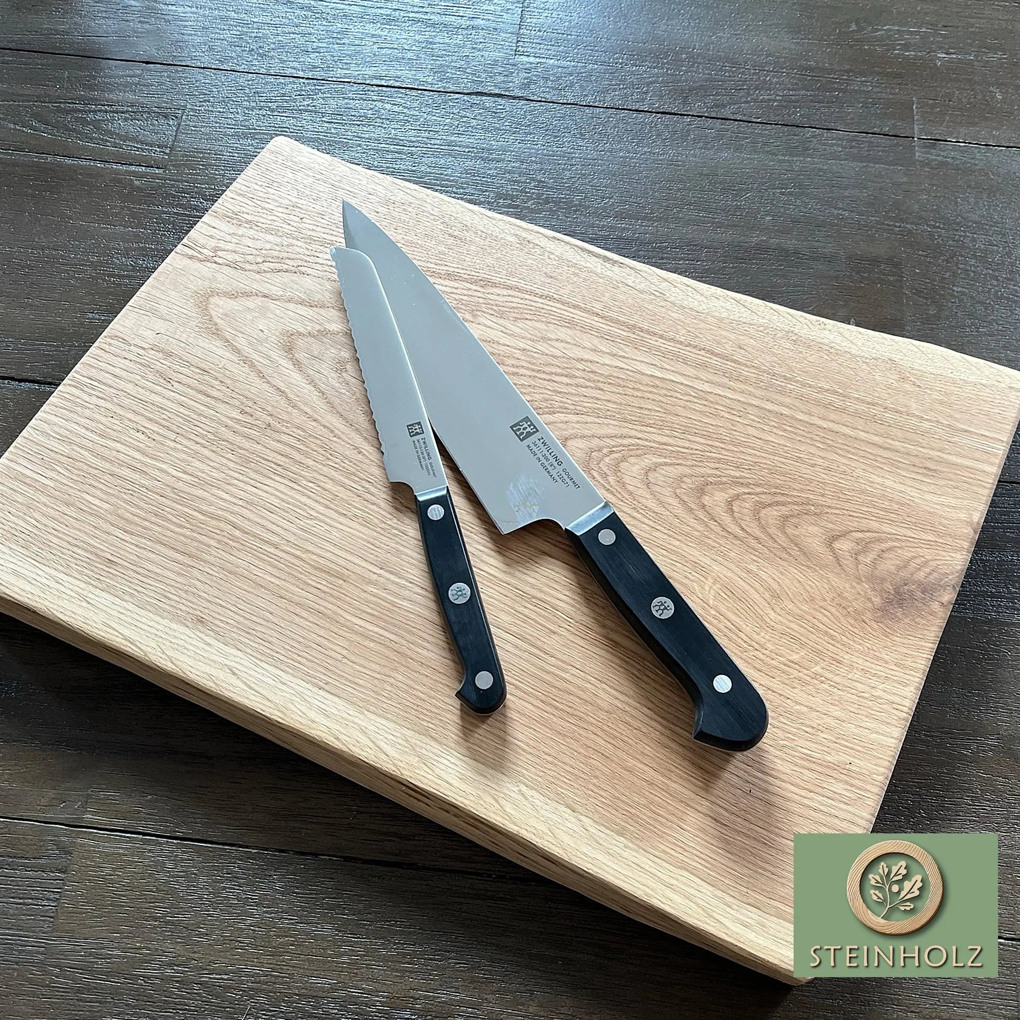 Oak cutting board with tree edge – Robust, stylish and unique