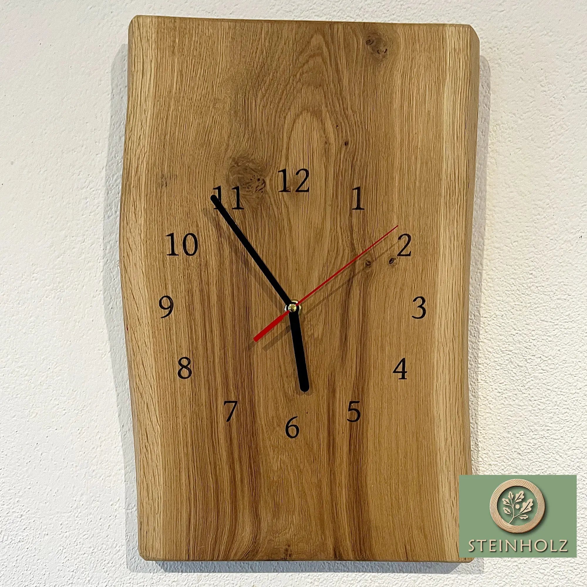 Oak wall clock with tree edge, selectable clock face creeping clockwork