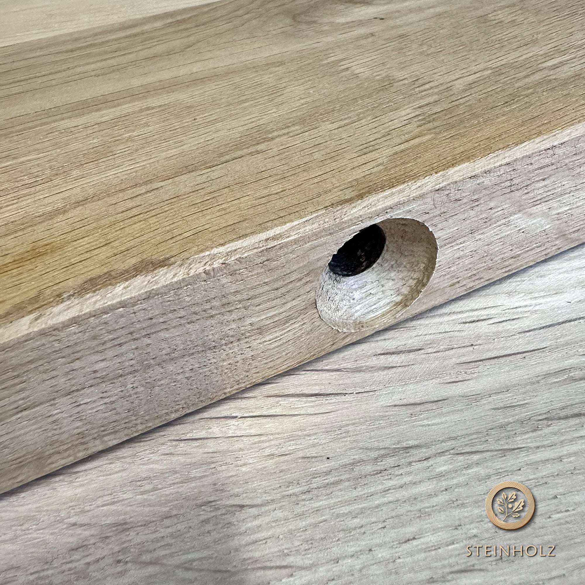 Hidden brackets for wall shelves – Invisible fastening for a floating look