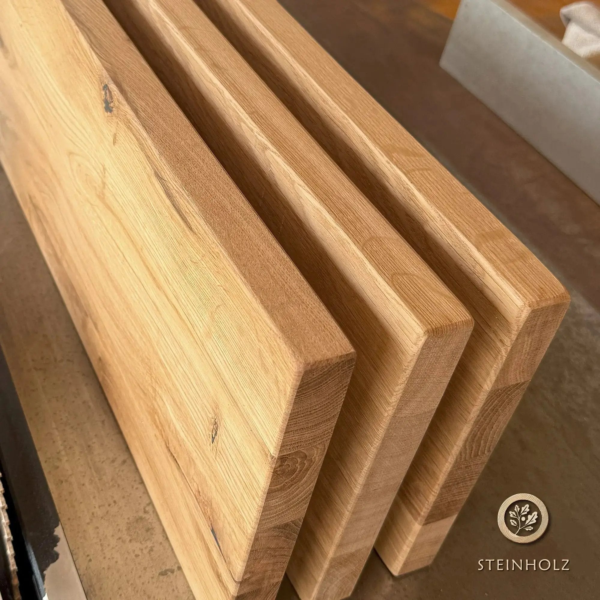 Schwebendes Wandboard aus Wildeiche – Natürliches Design mit versteckter Halterung  Steinholz